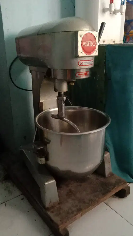 Dijual Murah Planetary Mixer (pengaduk adonan roti) merk Astro B200 ..