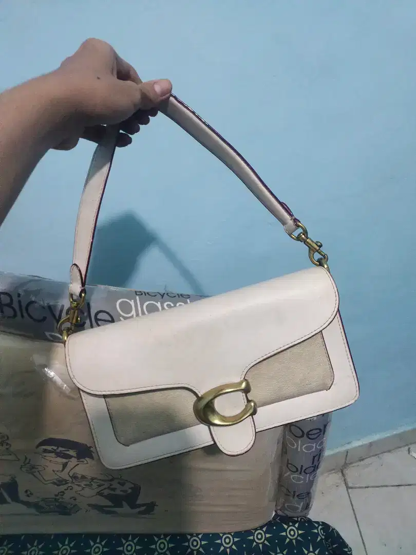 Tas Charles and keith