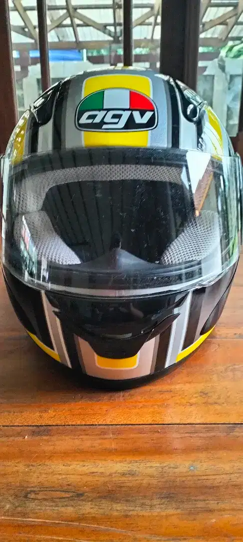 HELM AGV MADE IN ITALY KONDISI SEPERTI BARU UKURAN M