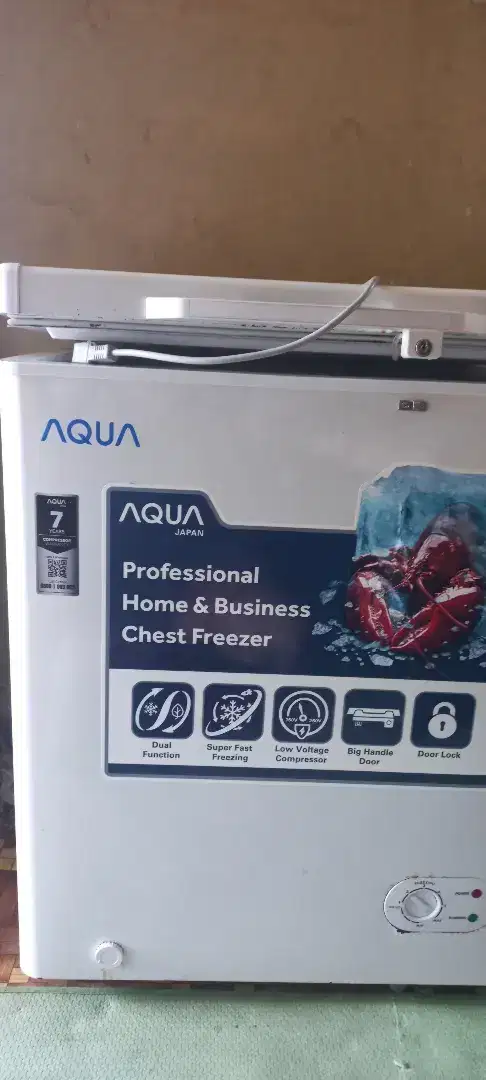 Di jual cepat Freezer 105 merek aqua