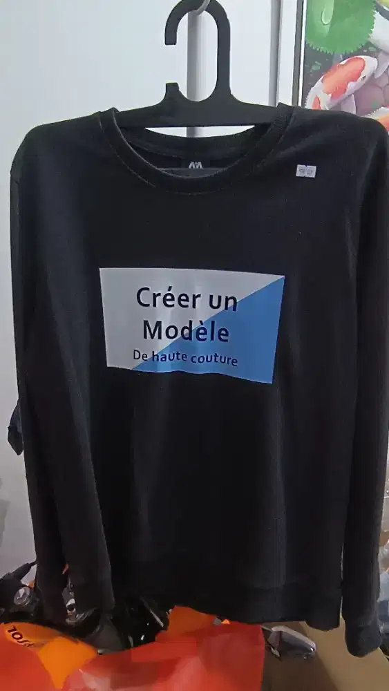 Crew Neck hitam pekat