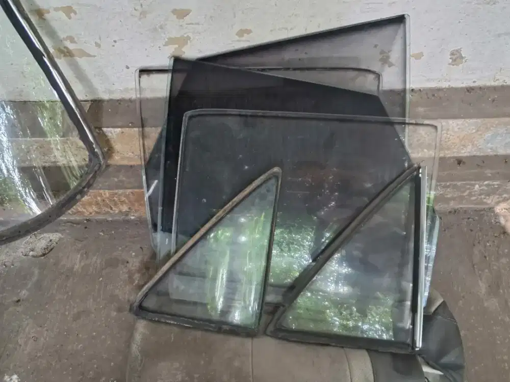 Kaca jendela mercy mini w115 full original tanpa cacat. Jual satuan
