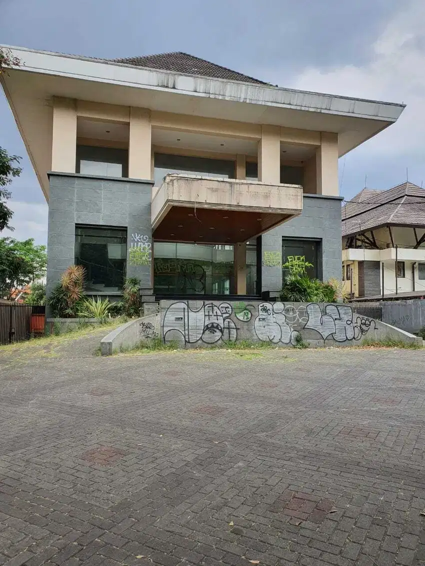 Disewakan Gedung Cocok Untuk Ruang Usaha di Surapati Bandung