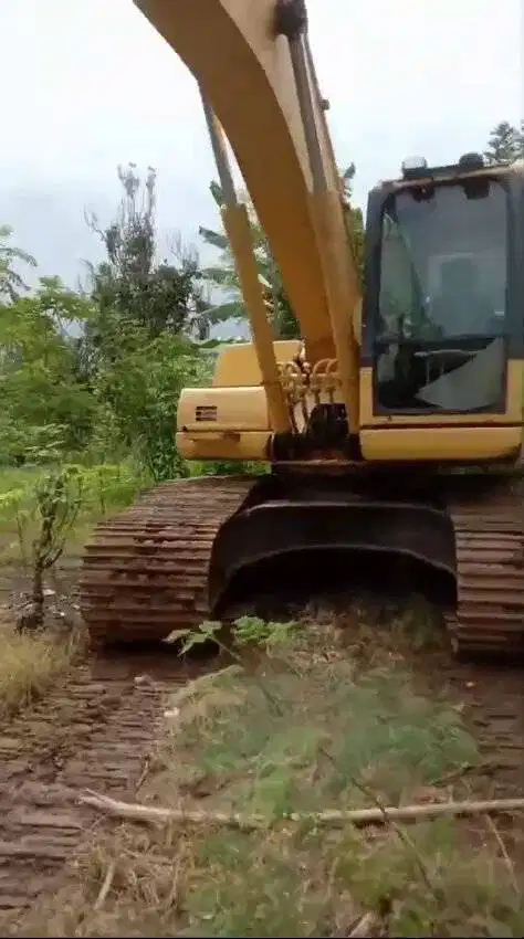 Excavator Komatsu PC 200. Mantap dan Tangguh. Penggunaan Pribadi