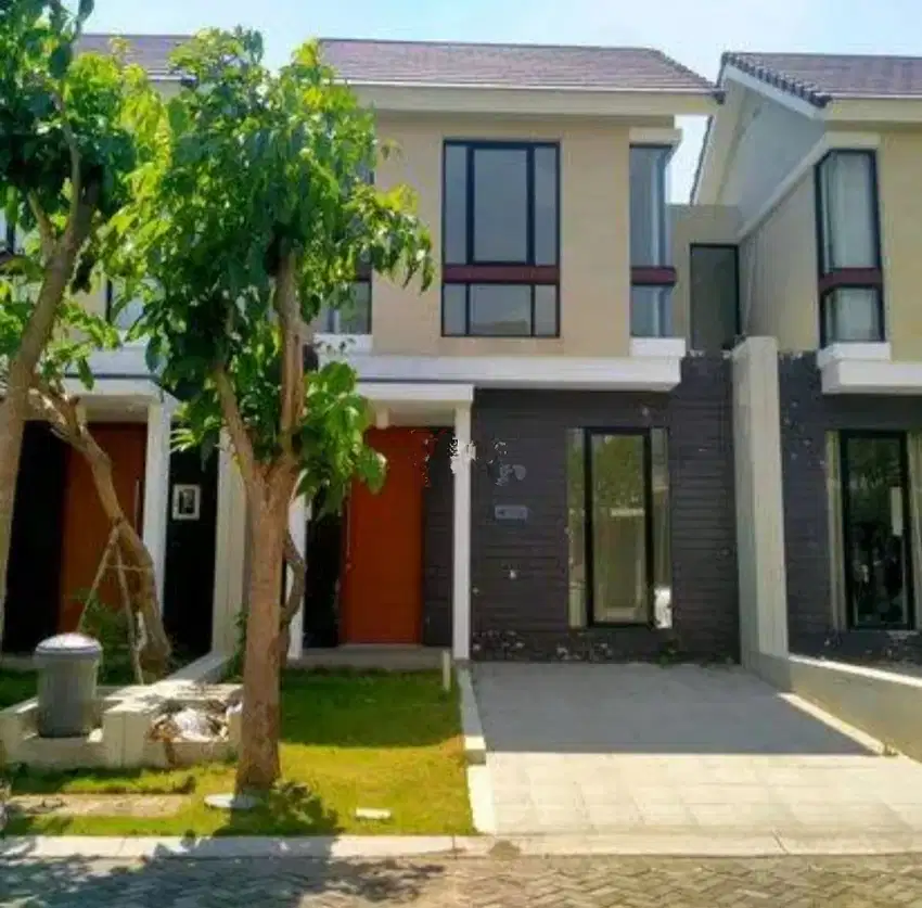 1698. DIJUAL RUMAH NORTH WEST LAKE CITRALAND SURABAYA BARAT