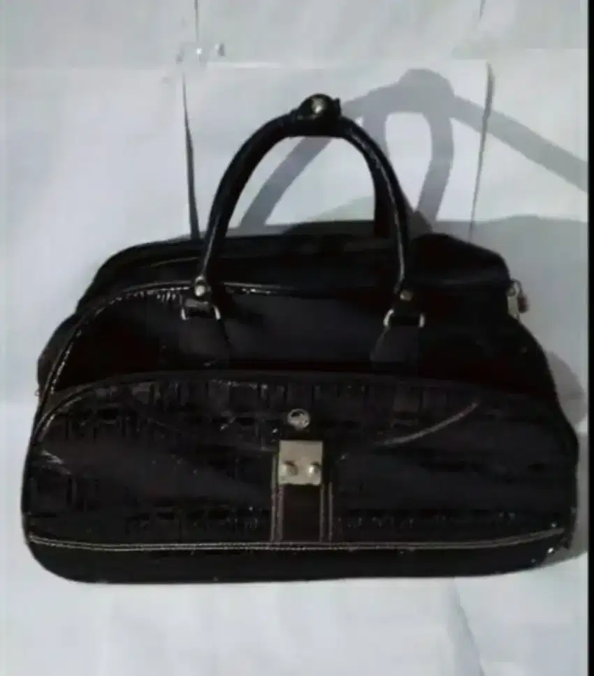 Traller Bag
LACOSTA
Matte Crocodile
