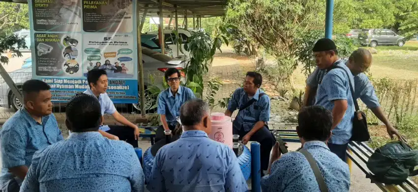 Driver perusahaan jasa transportasi