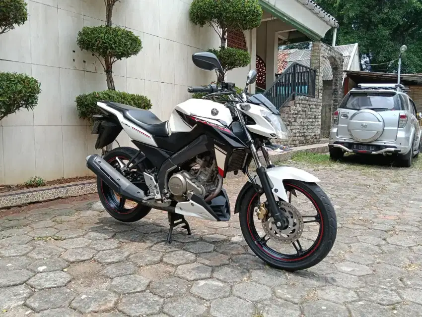 DIJUAL YAMAHA VIXION ADVANCE TAHUN 2015