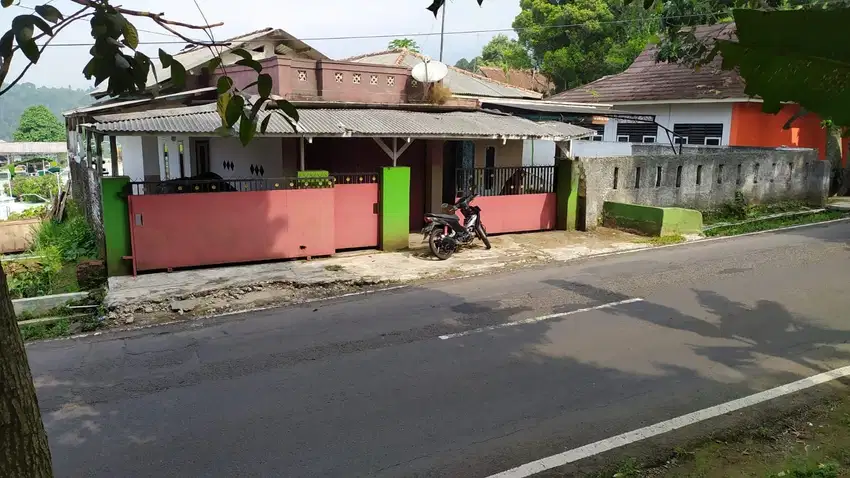 Dijual rumah pinggir jalan raya dengan suasana islami 339 m2