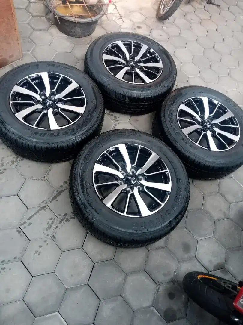 VELG DAN BAN PAJERO R18