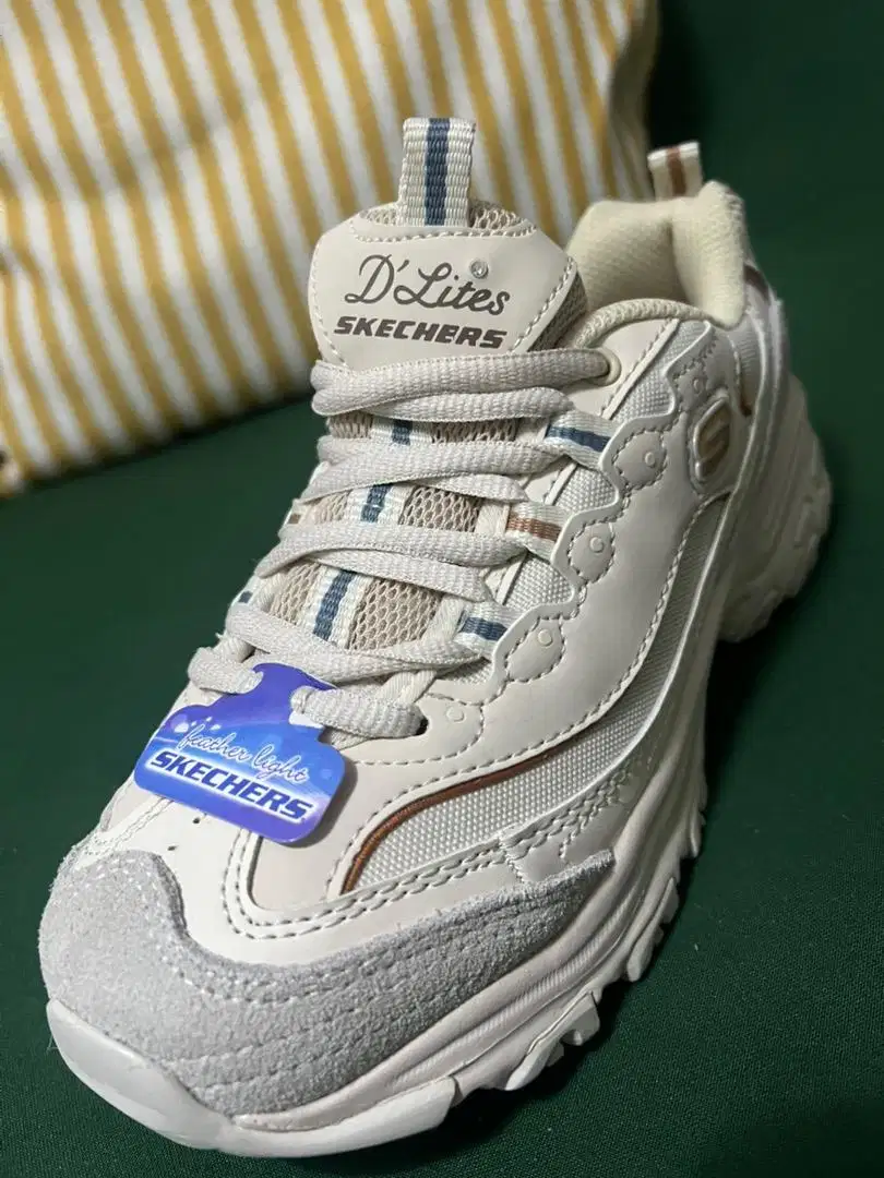 Sepatu skechers