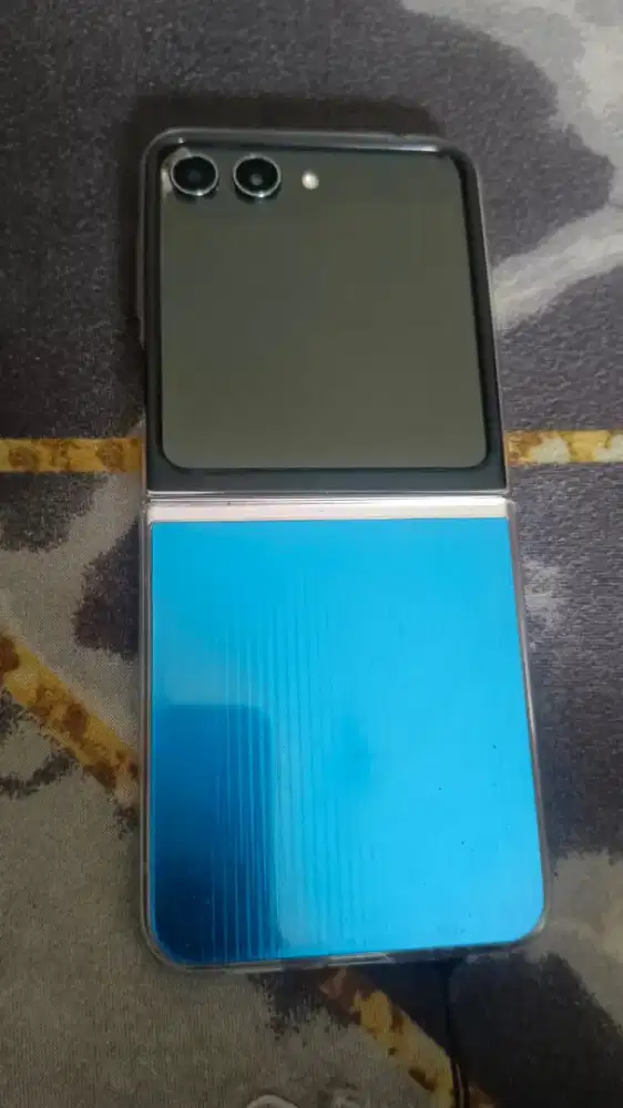 Samsung Z Flip 5 (8/256)