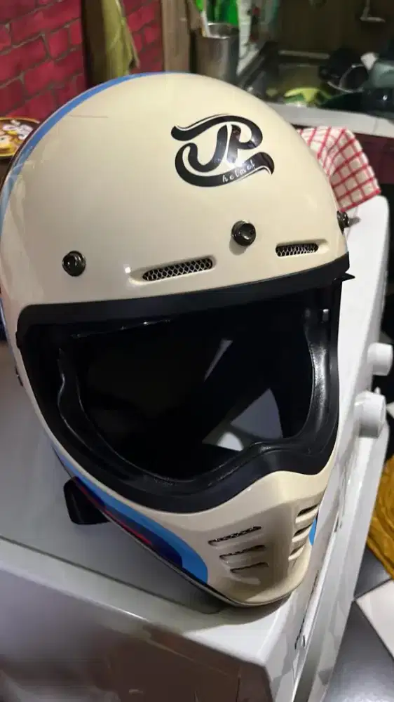 Di jual helem jpa pokonya masih bagus j