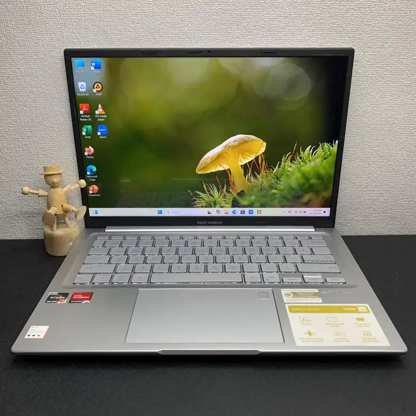 Laptop Asus VivoBook M1405Y. AMD ryzen 7-7730 ram 16/512GB