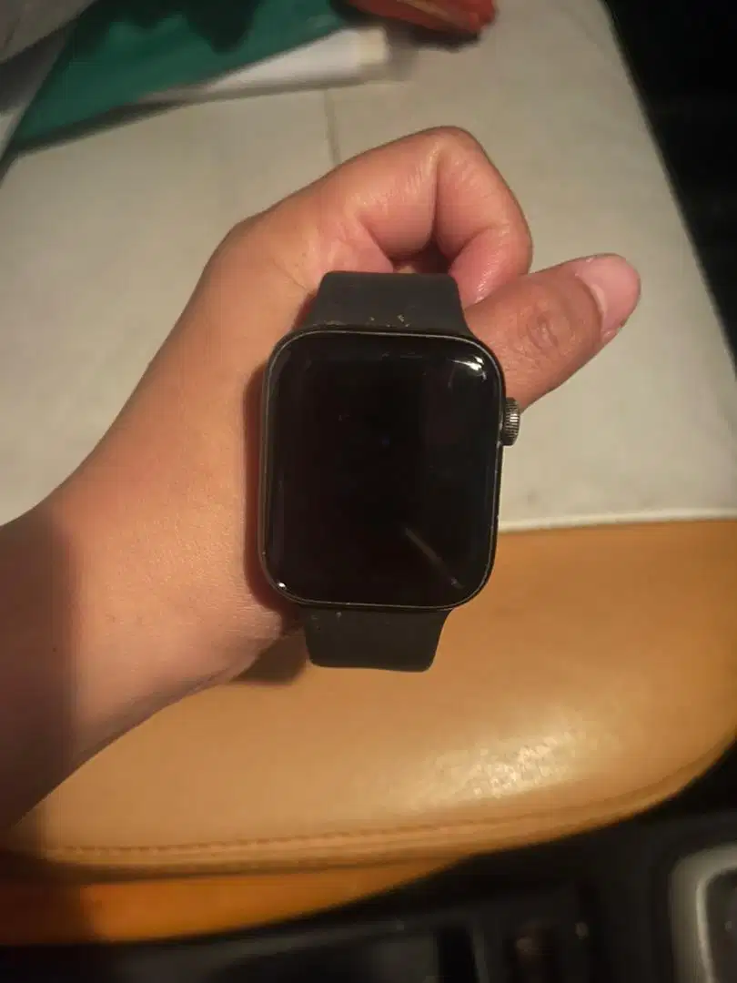 Apple Watch SE 44mm Black tahun 2022