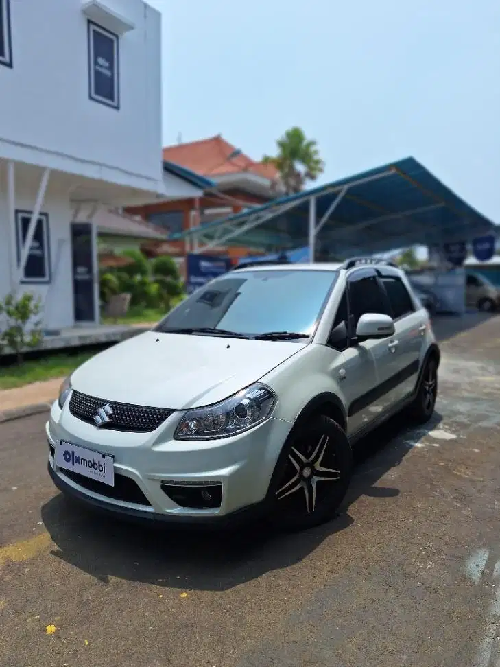 DP Rendah - Suzuki SX4 1.5 X-Over Bensin MT 2011 Putih