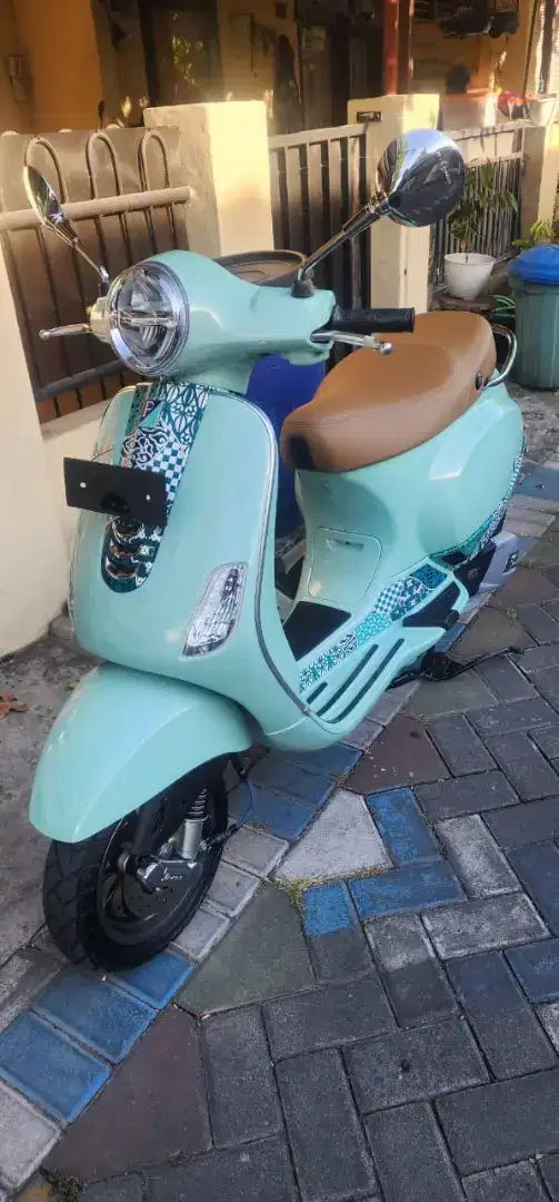 VESPA BATIK LX 125 i-get SPECIAL EDITION