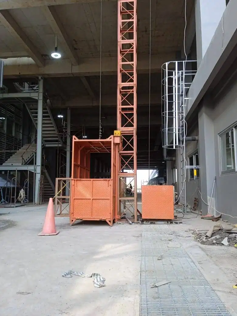 Lift Barang / Lift Material / Hoist Proyek Kota Pontianak