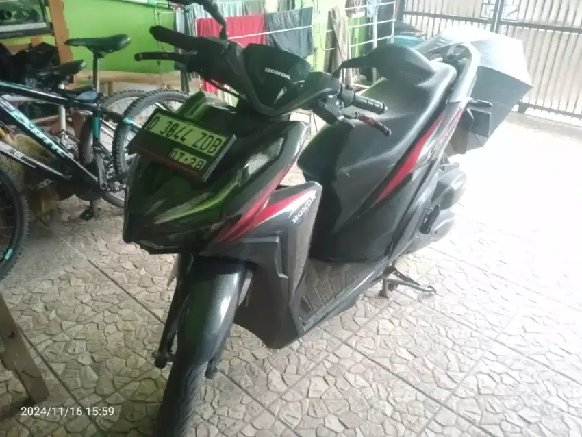 VARIO 125 CBS WARNA HITAM 2018