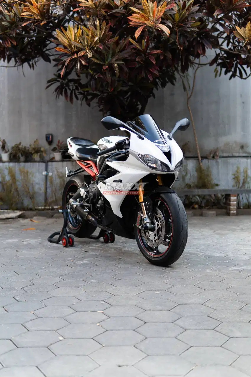 Triumph Daytona 675r full paper  ducmon  harley  er6n