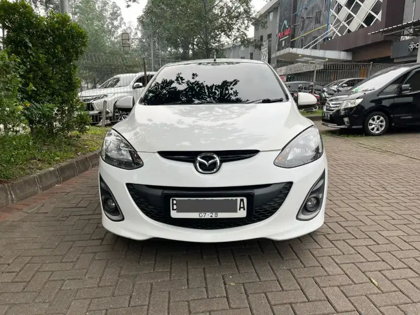 13JT MAZDA 2 R HB AT 2011 PUTIH RARE LANGKA !!