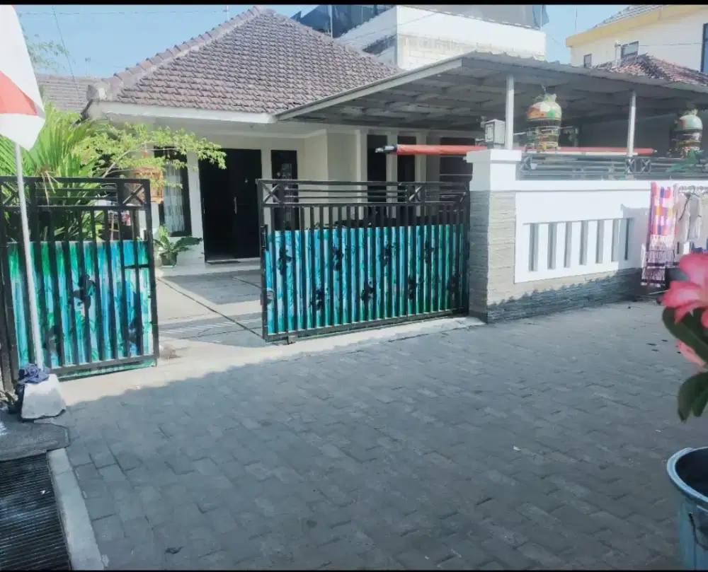 Di jual rumah jln nitipuran  belakang hotel kinasih