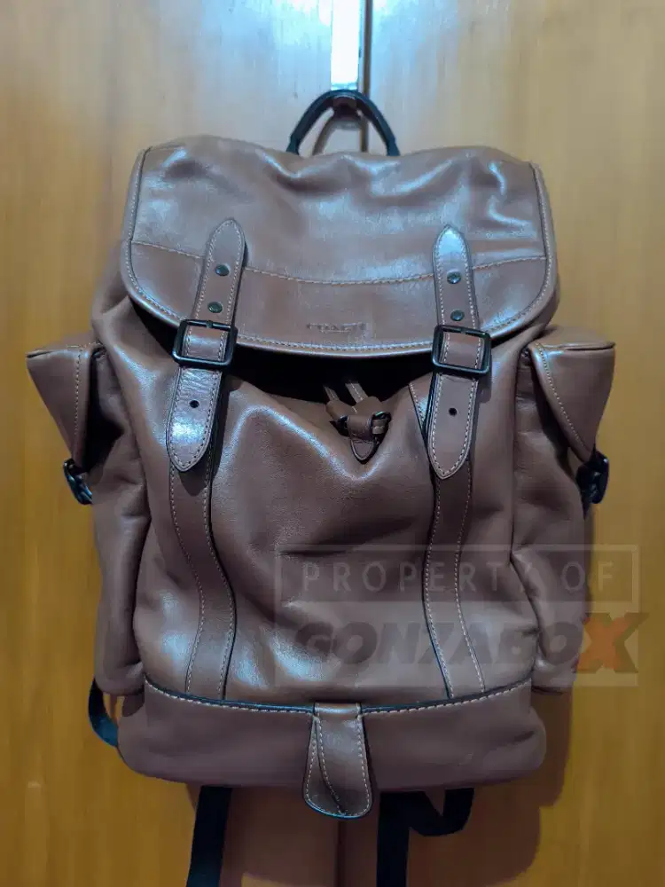 Tas Kantong COACH HITCH BACKPACK