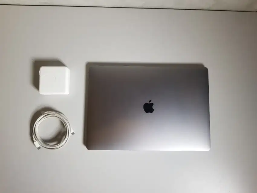 MacBook Pro 15 2017 1TB Like New