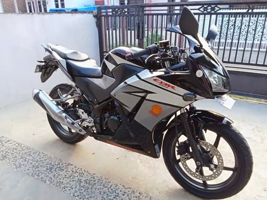 Di jual CBR 150 R tahun 2016 kondisi istimewa