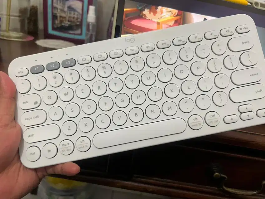 Logitech Bluetooth Keyboard White