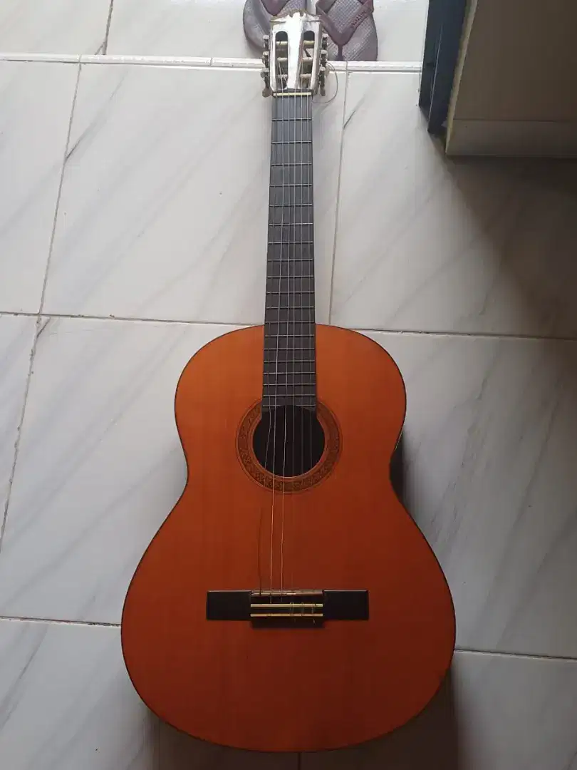 Gitar guitar akustik yamaha CG 100 made in taiwan