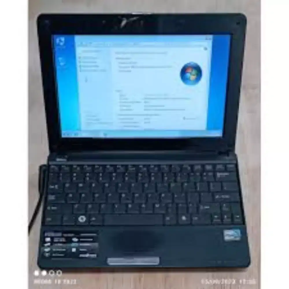 Advan intel atom ram 2gb hd 320gb batre 1jam