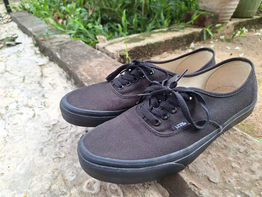 Vans Authentic hitam size 43