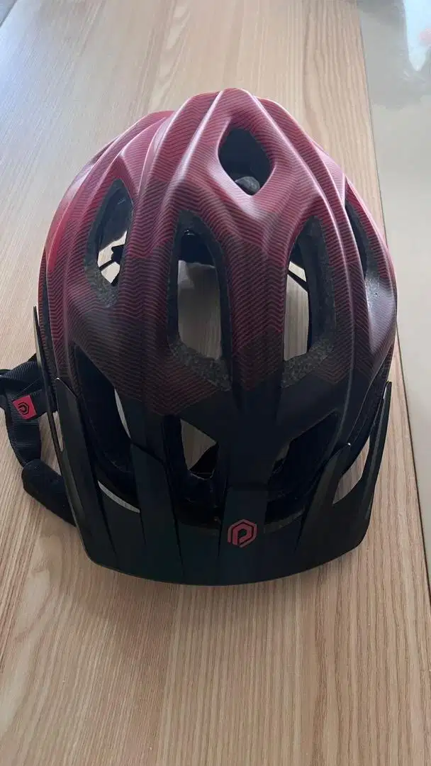 Helm sepeda bekas