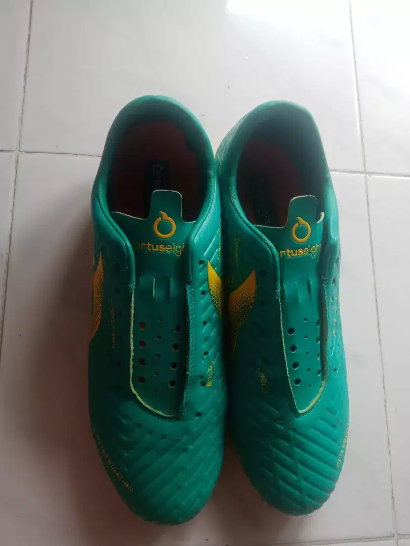 Di jual sepatu bola ori size 46 ortuseight