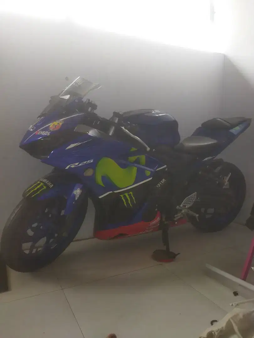 Yamaha R25 Movistar