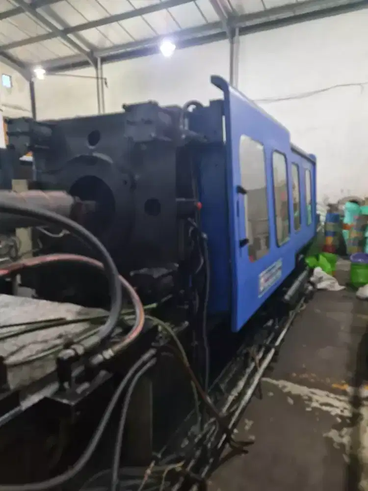 mesin injection Fu chun shin 450 ton thn 2010