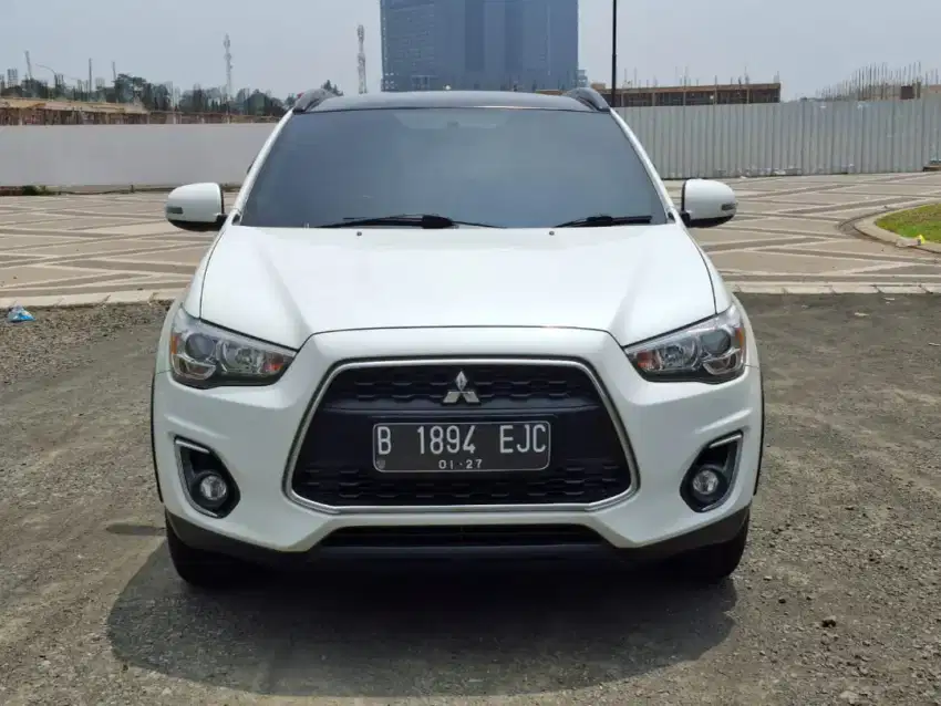 Mitsubishi Outlander PX at 2016 KM 80 rb putih