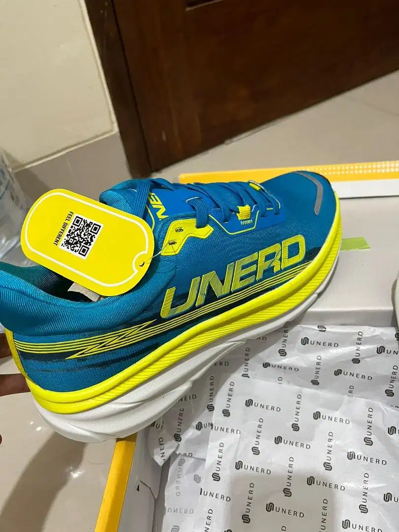 Sepatu running Unerd brand lokal