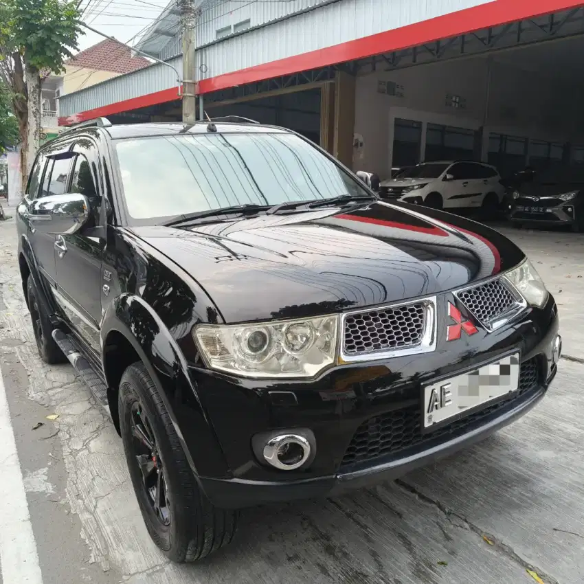 Pajero Sport Dakar MATIC 2011.Plat Lokal jatim.fortuner.innova