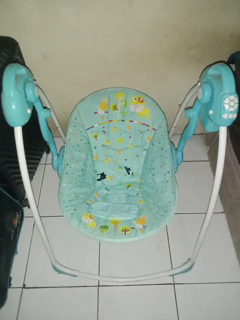 Ayunan elektrik dan babywalker