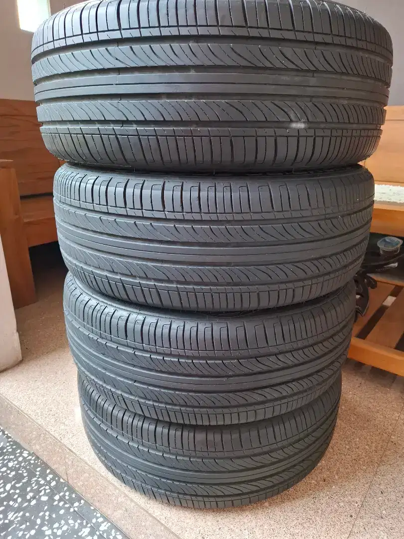 Ban Veloz 205/55 R17