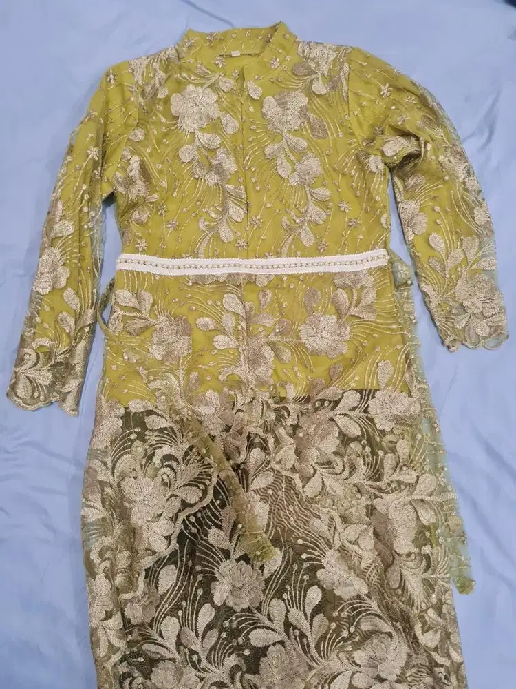 Kebaya wisuda yudisium