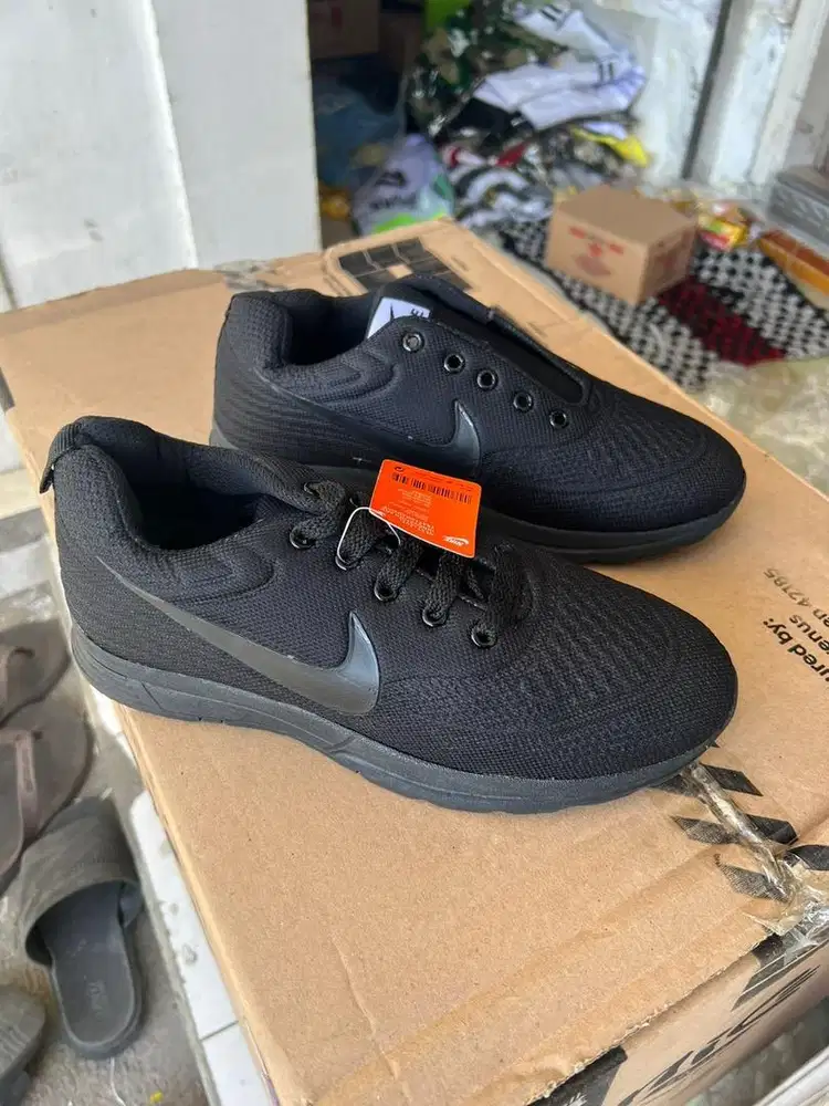 Sepatu sekolah hitam tali uk 39-43