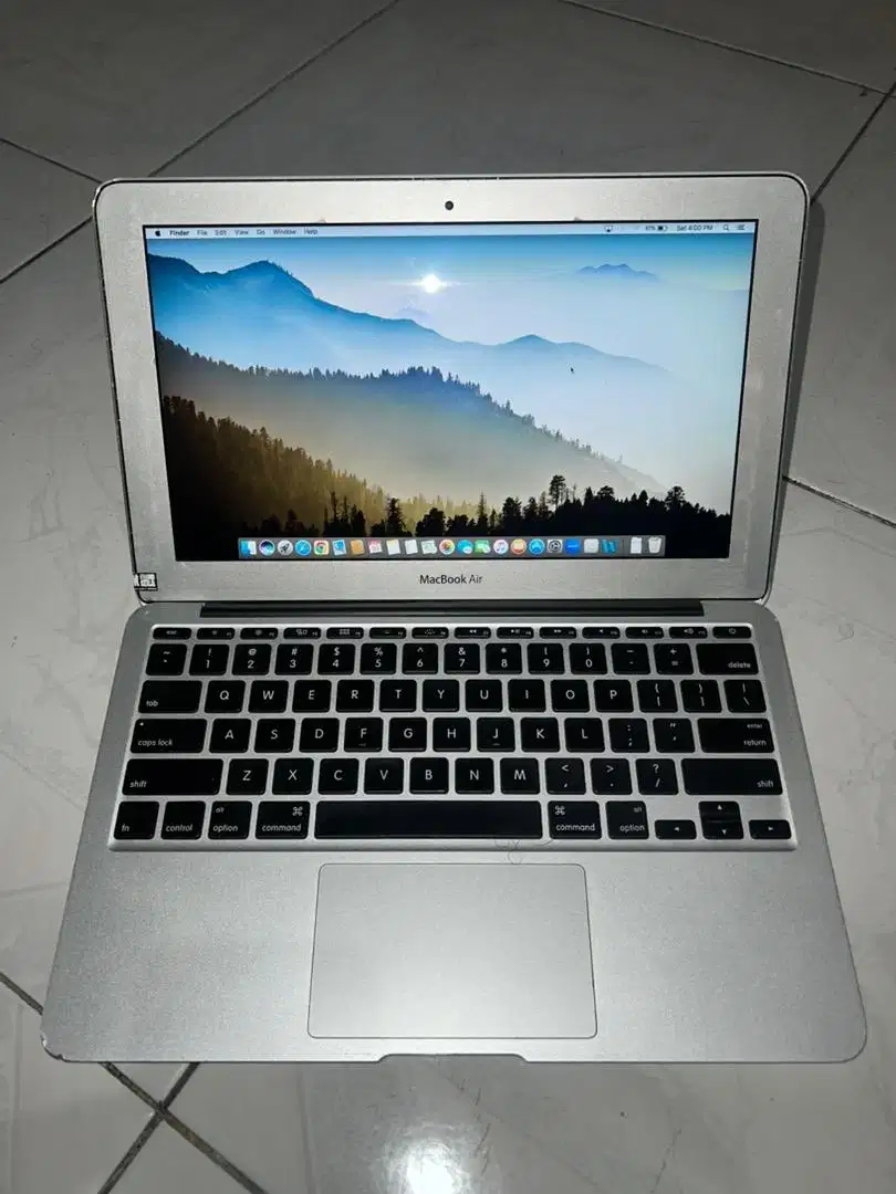 Macbook air 11 inch 2011 i5 TERMURAH