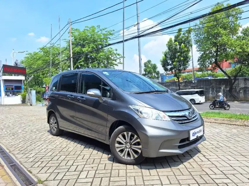 Honda Freed 1.5 E Bensin-AT 2013 Abu