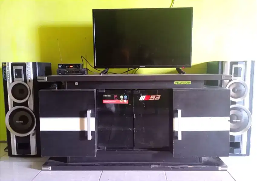 Dijual meja TV, Speaker polytron dan CD merk Cekyo