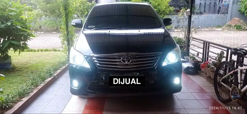 Toyota Kijang Innova V 2.0 Bensin AT Hitam 2011