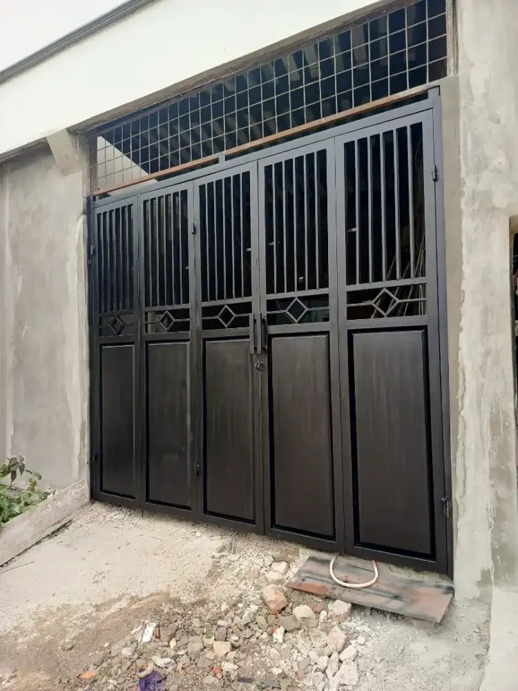 Pintu lipat besi
