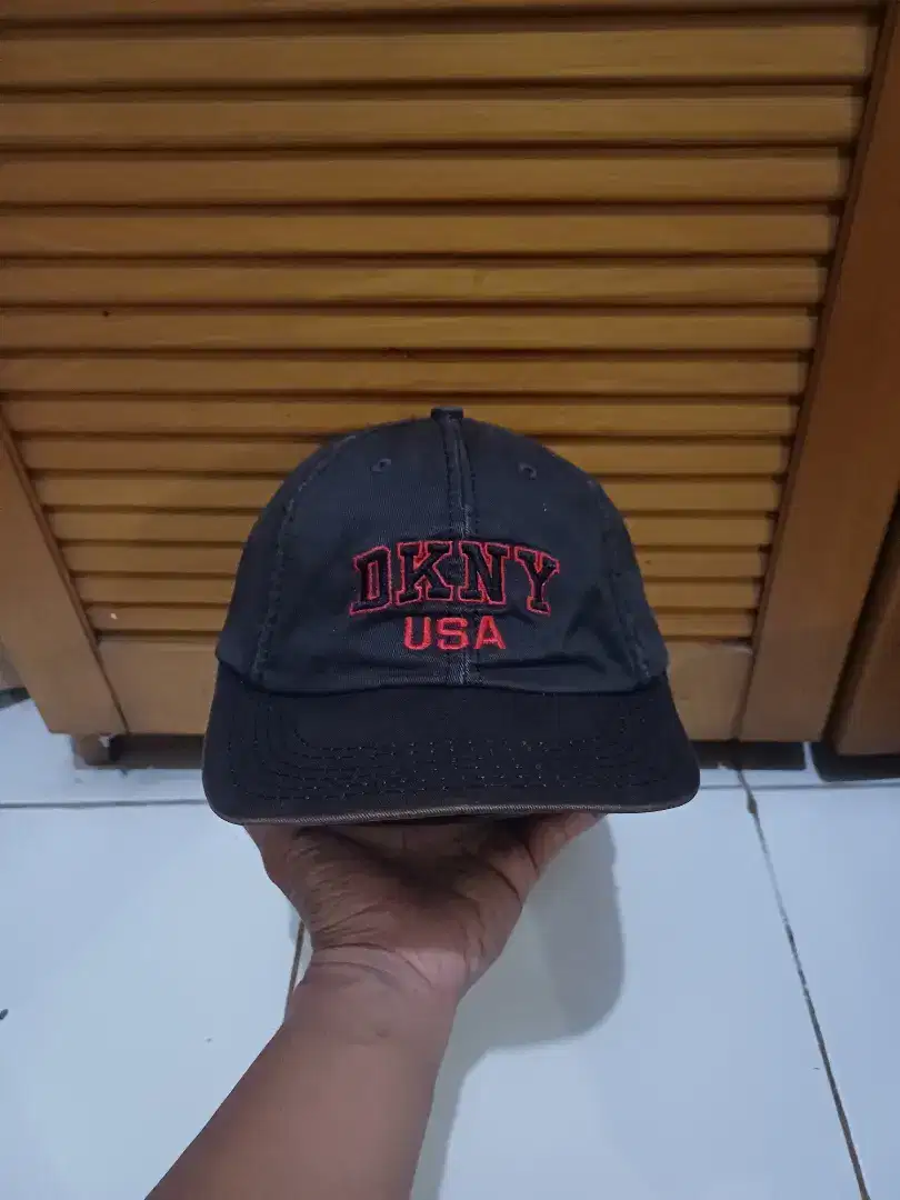 Topi Simple Cap DKNY USA Classic Vintage